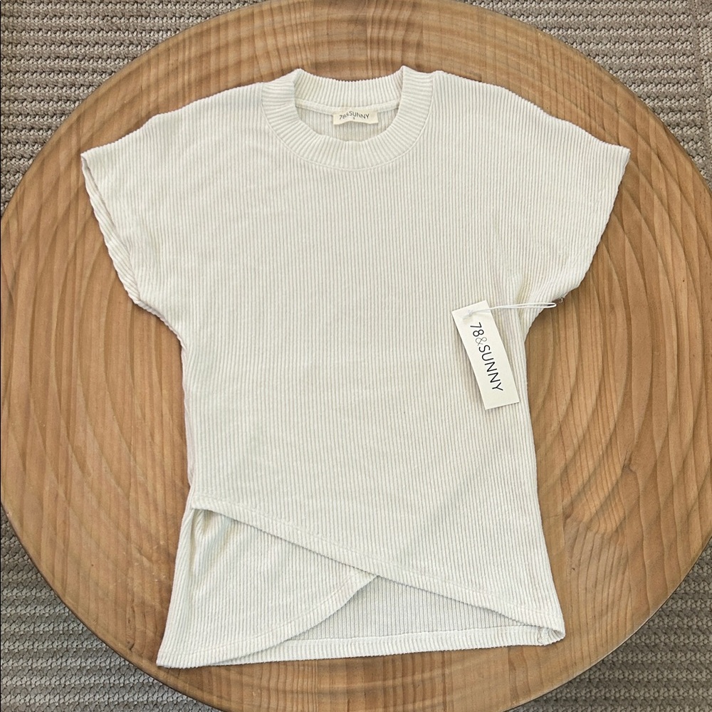 78&Sunny Ribbed Short Sleeve Tee in Cream with Crossover Hem